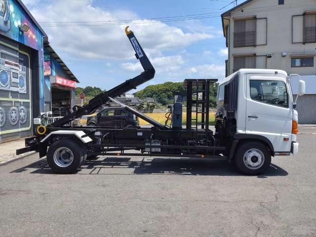 日野自動車レンジャー アームロール ハイブリッド車|中古トラックの販売・買取・査定のアイナビ
