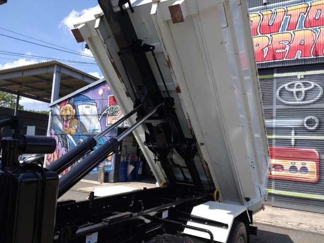 日野自動車レンジャー アームロール ハイブリッド車|中古トラックの販売・買取・査定のアイナビ