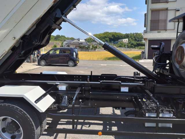 日野自動車レンジャー アームロール ハイブリッド車|中古トラックの販売・買取・査定のアイナビ