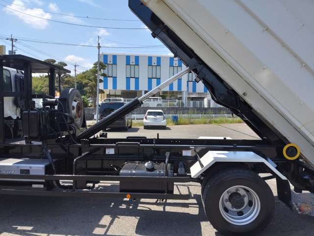 日野自動車レンジャー アームロール ハイブリッド車|中古トラックの販売・買取・査定のアイナビ