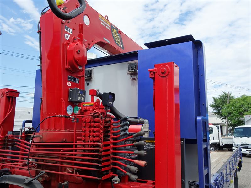 増tセルフクレーン 3段ラジコン ウインチ 中型免許対応|中古トラックの販売・買取・査定のアイナビ