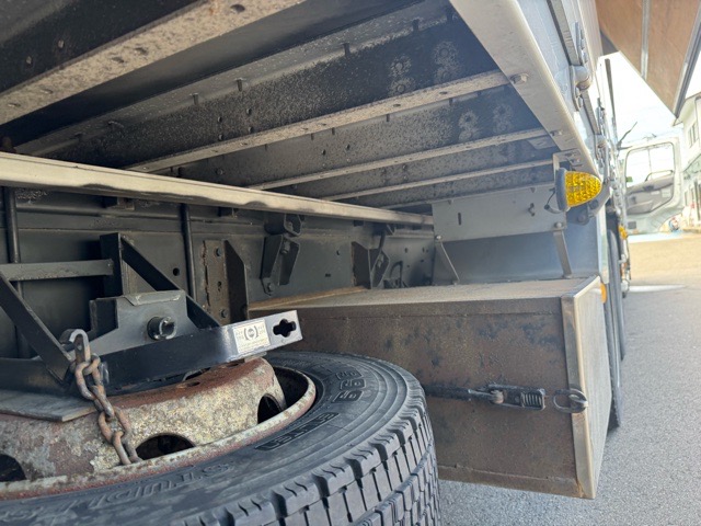 H28クオン AT 4軸低床13.5t Rエアサス フルハーフ|中古トラックの販売・買取・査定のアイナビ