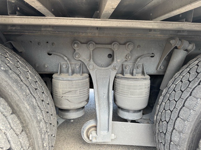 H28クオン AT 4軸低床13.5t Rエアサス フルハーフ|中古トラックの販売・買取・査定のアイナビ