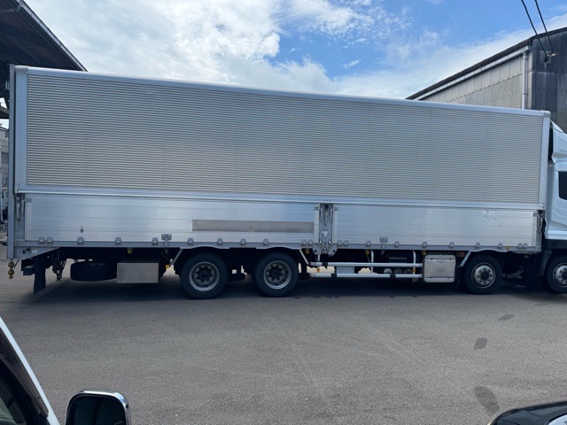 H28クオン AT 4軸低床13.5t Rエアサス フルハーフ|中古トラックの販売・買取・査定のアイナビ