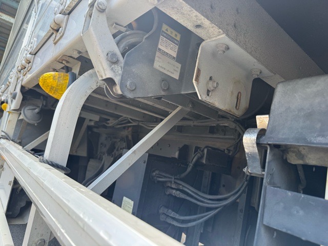 H28クオン AT 4軸低床13.5t Rエアサス フルハーフ|中古トラックの販売・買取・査定のアイナビ