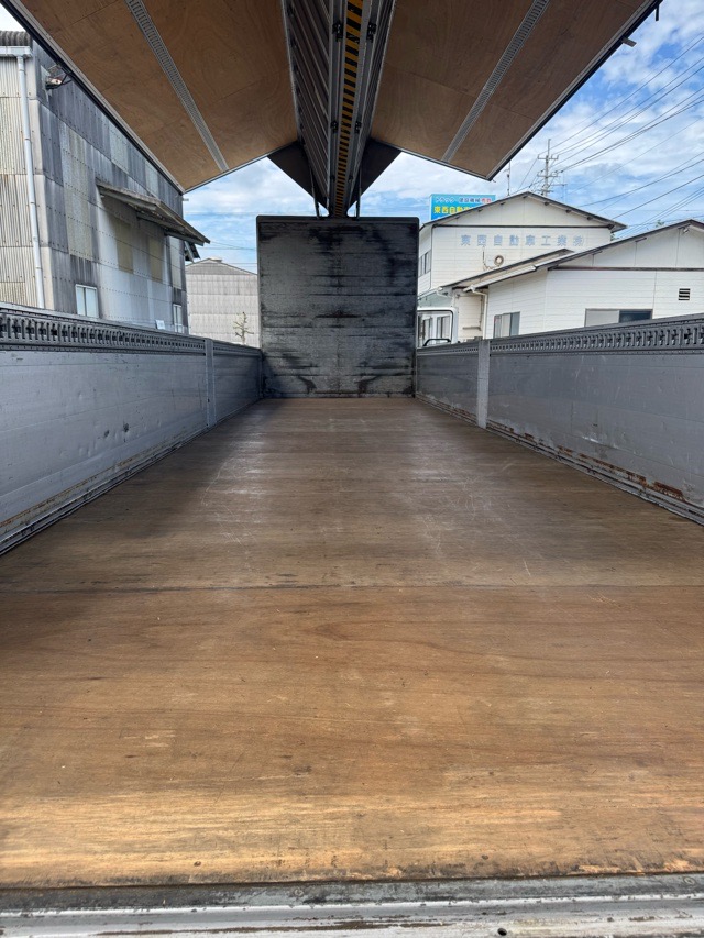 H28クオン AT 4軸低床13.5t Rエアサス フルハーフ|中古トラックの販売・買取・査定のアイナビ