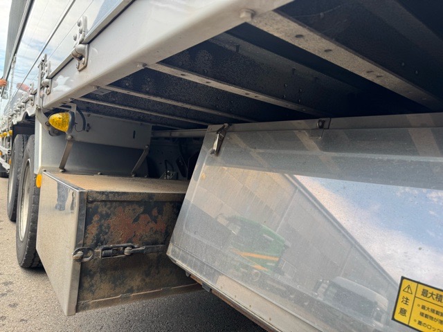 H28クオン AT 4軸低床13.5t Rエアサス フルハーフ|中古トラックの販売・買取・査定のアイナビ