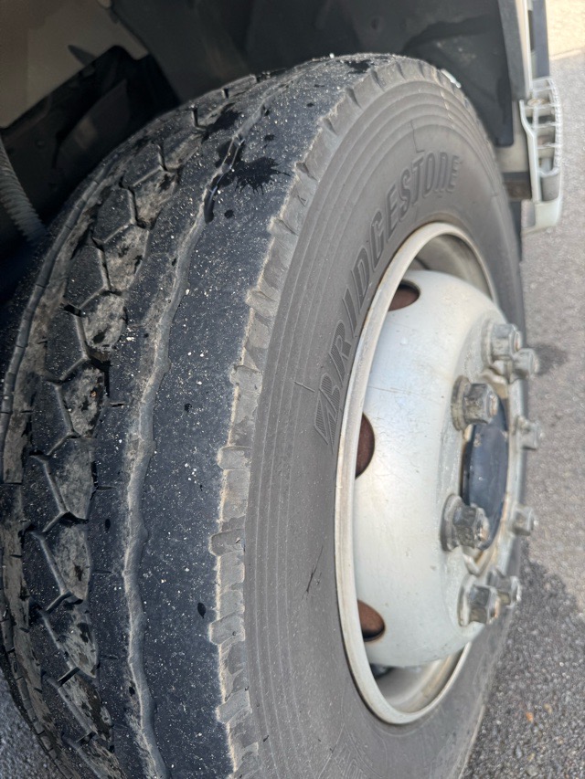 H28クオン AT 4軸低床13.5t Rエアサス フルハーフ|中古トラックの販売・買取・査定のアイナビ