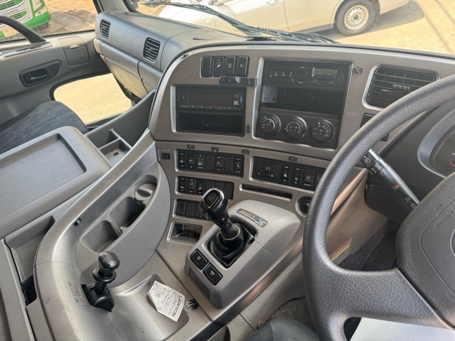 H28クオン AT 4軸低床13.5t Rエアサス フルハーフ|中古トラックの販売・買取・査定のアイナビ