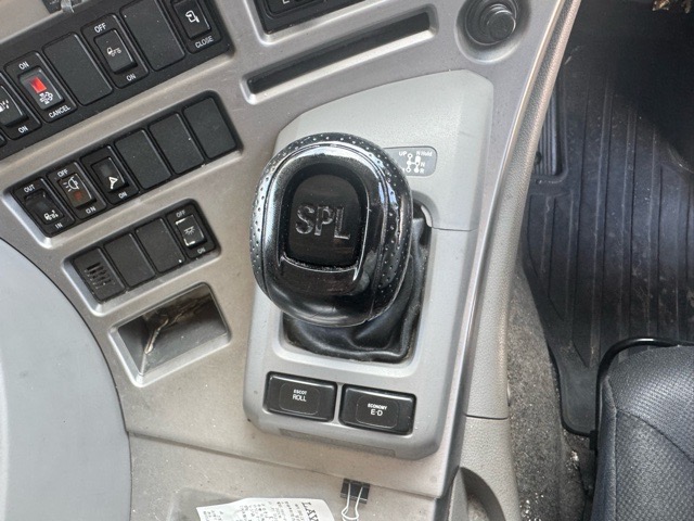 H28クオン AT 4軸低床13.5t Rエアサス フルハーフ|中古トラックの販売・買取・査定のアイナビ