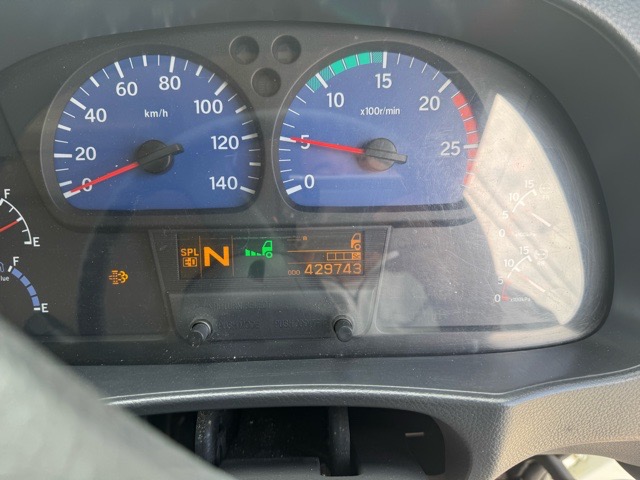 H28クオン AT 4軸低床13.5t Rエアサス フルハーフ|中古トラックの販売・買取・査定のアイナビ