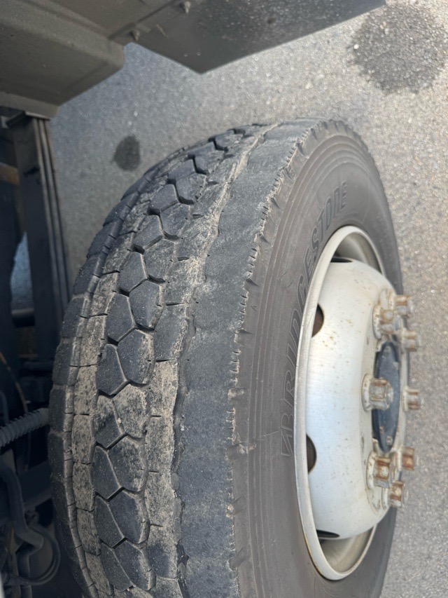 H28クオン AT 4軸低床13.5t Rエアサス フルハーフ|中古トラックの販売・買取・査定のアイナビ