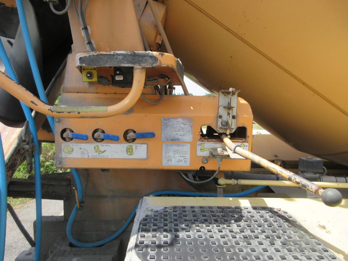 レンジャー 積載11トン コンクリートミキサー車 カヤバ!!|中古トラックの販売・買取・査定のアイナビ