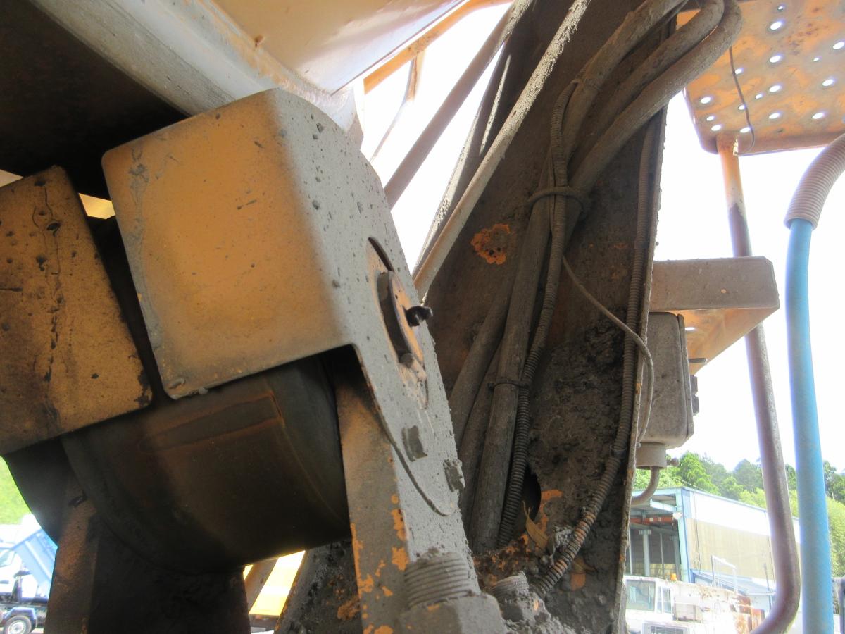 レンジャー 積載11トン コンクリートミキサー車 カヤバ!!|中古トラックの販売・買取・査定のアイナビ