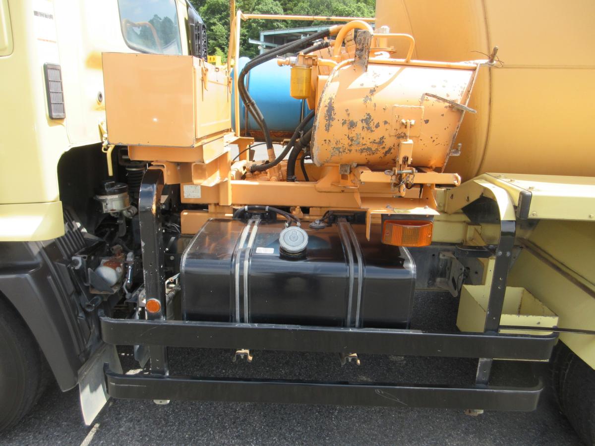 レンジャー 積載11トン コンクリートミキサー車 カヤバ!!|中古トラックの販売・買取・査定のアイナビ