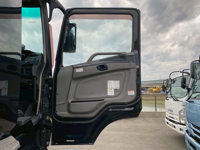 トラクターヘッドハイルーフ後輪エアサス10t45t牽引|中古トラックの販売・買取・査定のアイナビ