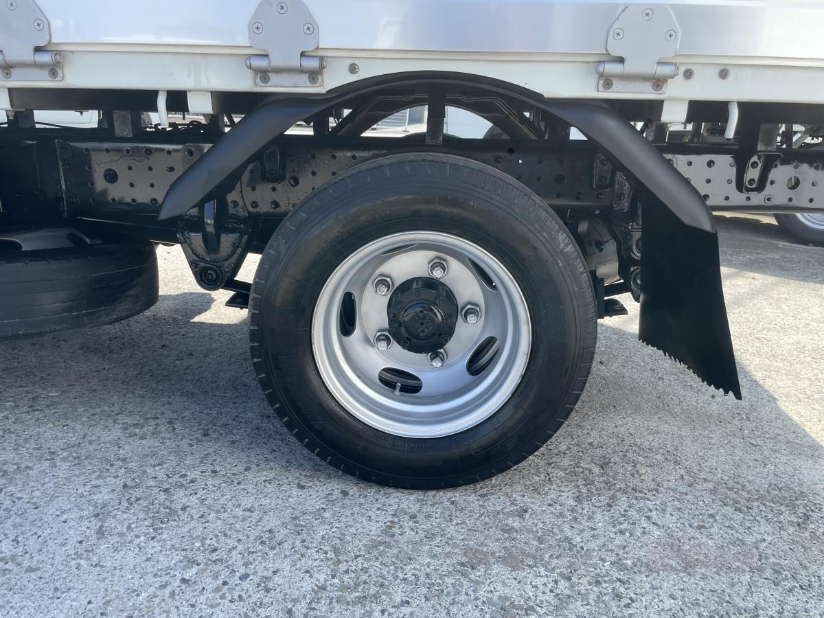 R1キャンター 2t平ボディ アルミブロック|中古トラックの販売・買取・査定のアイナビ