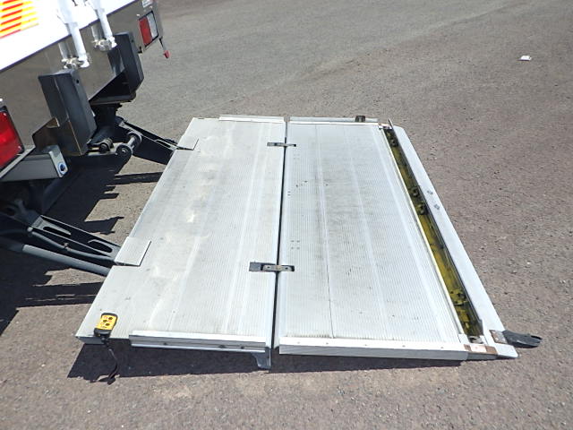 日野 平成31年式 格納ゲート付き 冷凍バン|中古トラックの販売・買取・査定のアイナビ