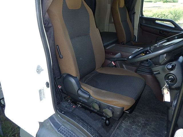 日野 平成31年式 格納ゲート付き 冷凍バン|中古トラックの販売・買取・査定のアイナビ