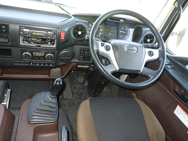 日野 平成31年式 格納ゲート付き 冷凍バン|中古トラックの販売・買取・査定のアイナビ