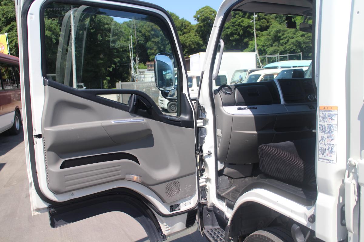R1 キャンタ- 2トン 平ボディー オートマ 電動ミラ―|中古トラックの販売・買取・査定のアイナビ