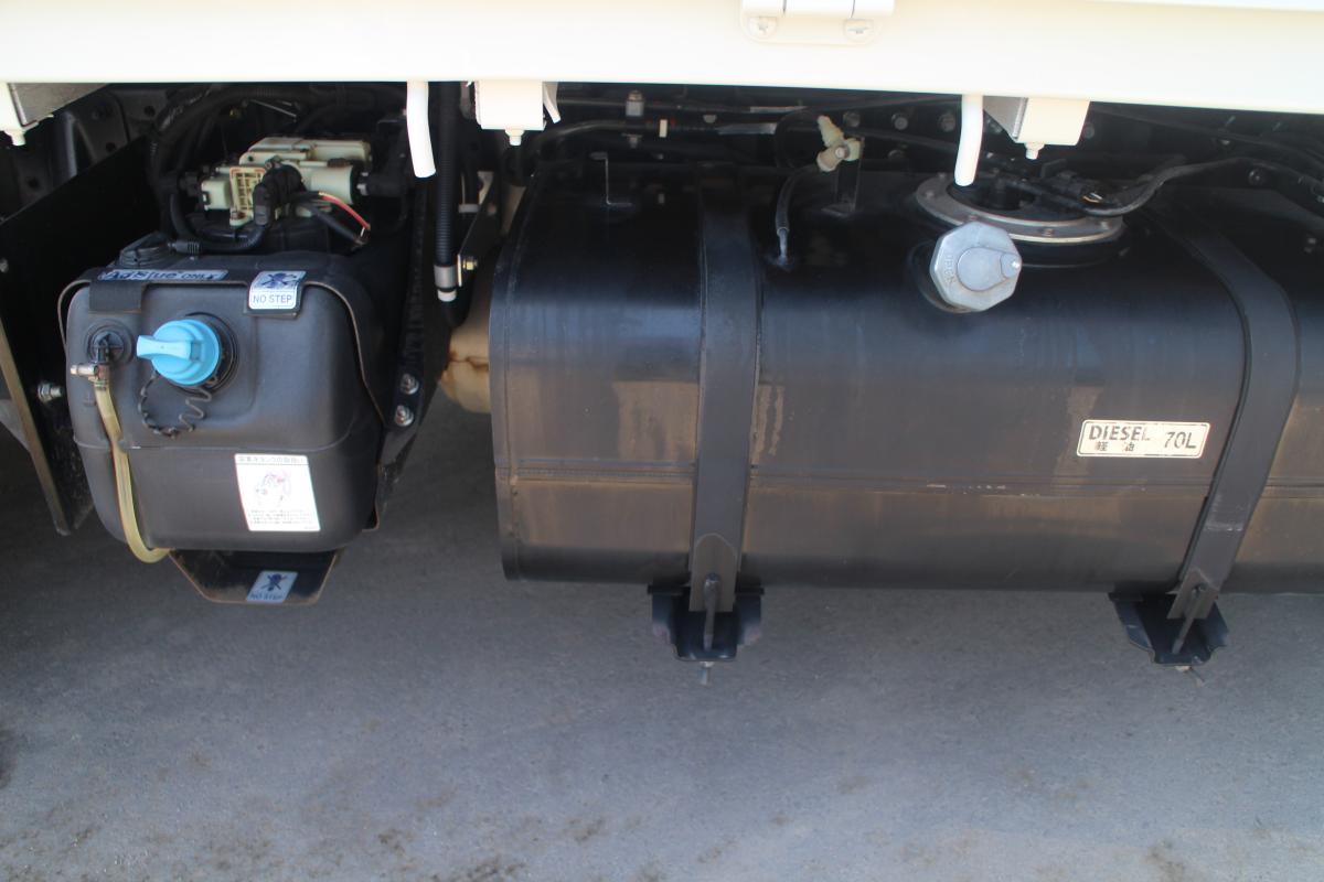 R1 キャンタ- 2トン 平ボディー オートマ 電動ミラ―|中古トラックの販売・買取・査定のアイナビ