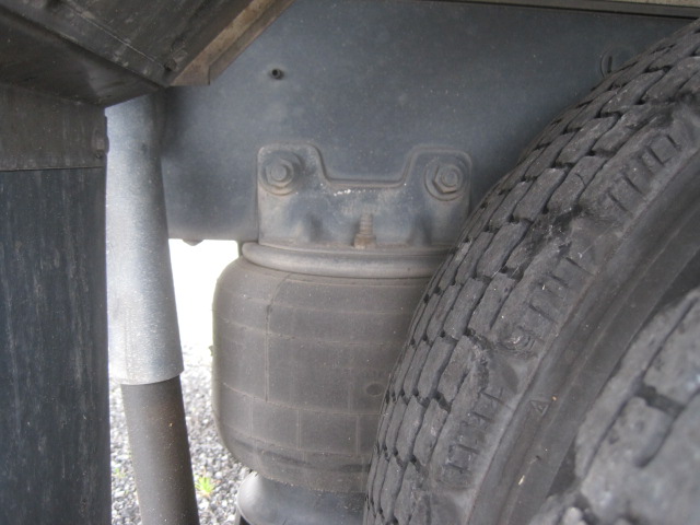 フルワイドエアサス寝台付アルミホイール付|中古トラックの販売・買取・査定のアイナビ