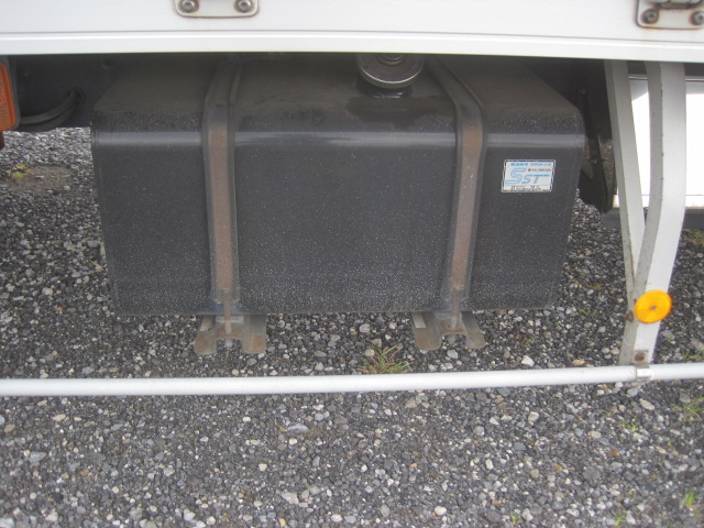 フルワイドエアサス寝台付アルミホイール付|中古トラックの販売・買取・査定のアイナビ