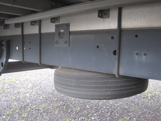 フルワイドエアサス寝台付アルミホイール付|中古トラックの販売・買取・査定のアイナビ