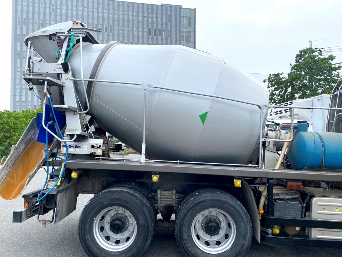 平成27年いすゞギガ生コンミキサー車カヤバM44QKG-CXZ77AT|中古トラックの販売・買取・査定のアイナビ