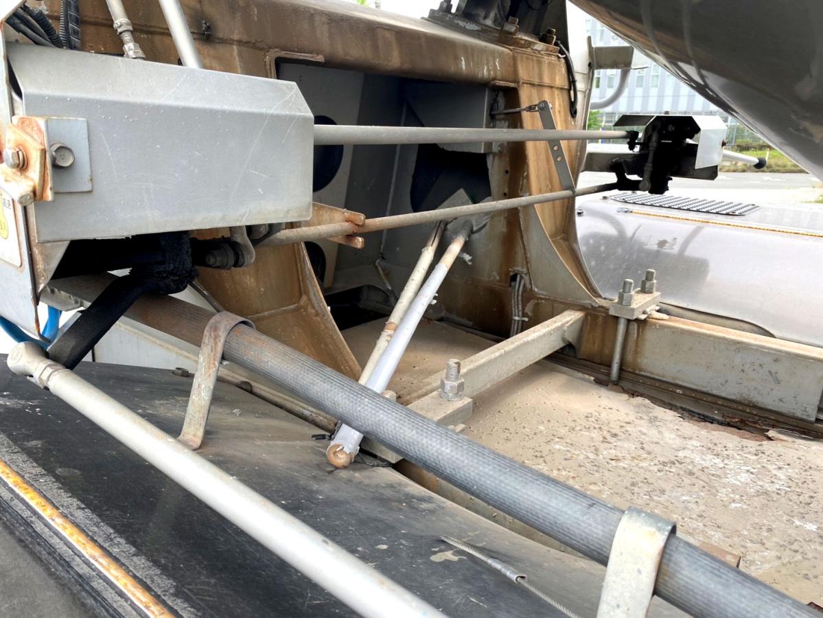 平成27年いすゞギガ生コンミキサー車カヤバM44QKG-CXZ77AT|中古トラックの販売・買取・査定のアイナビ