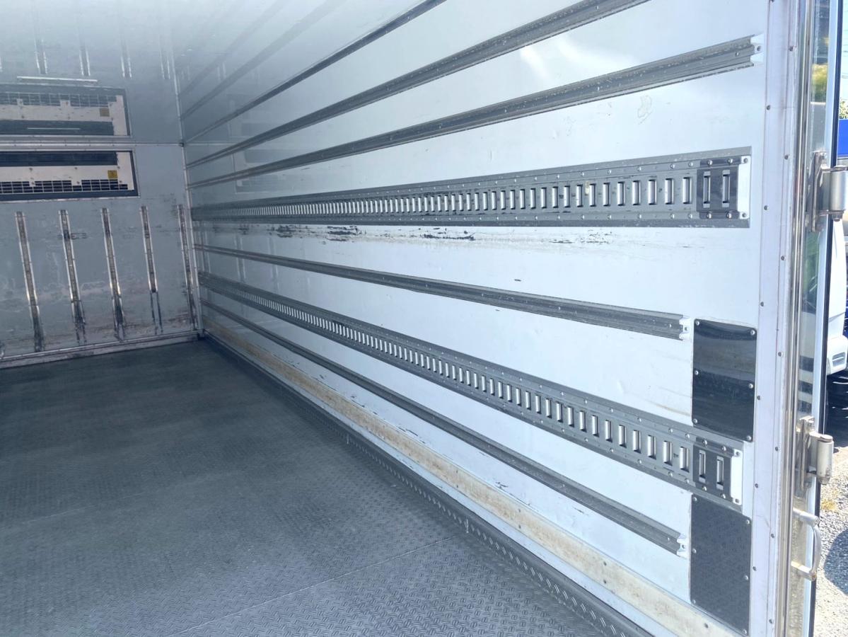 平成29年いすゞフォワード冷凍車格納PG低温設定TKG-FRR90S2|中古トラックの販売・買取・査定のアイナビ