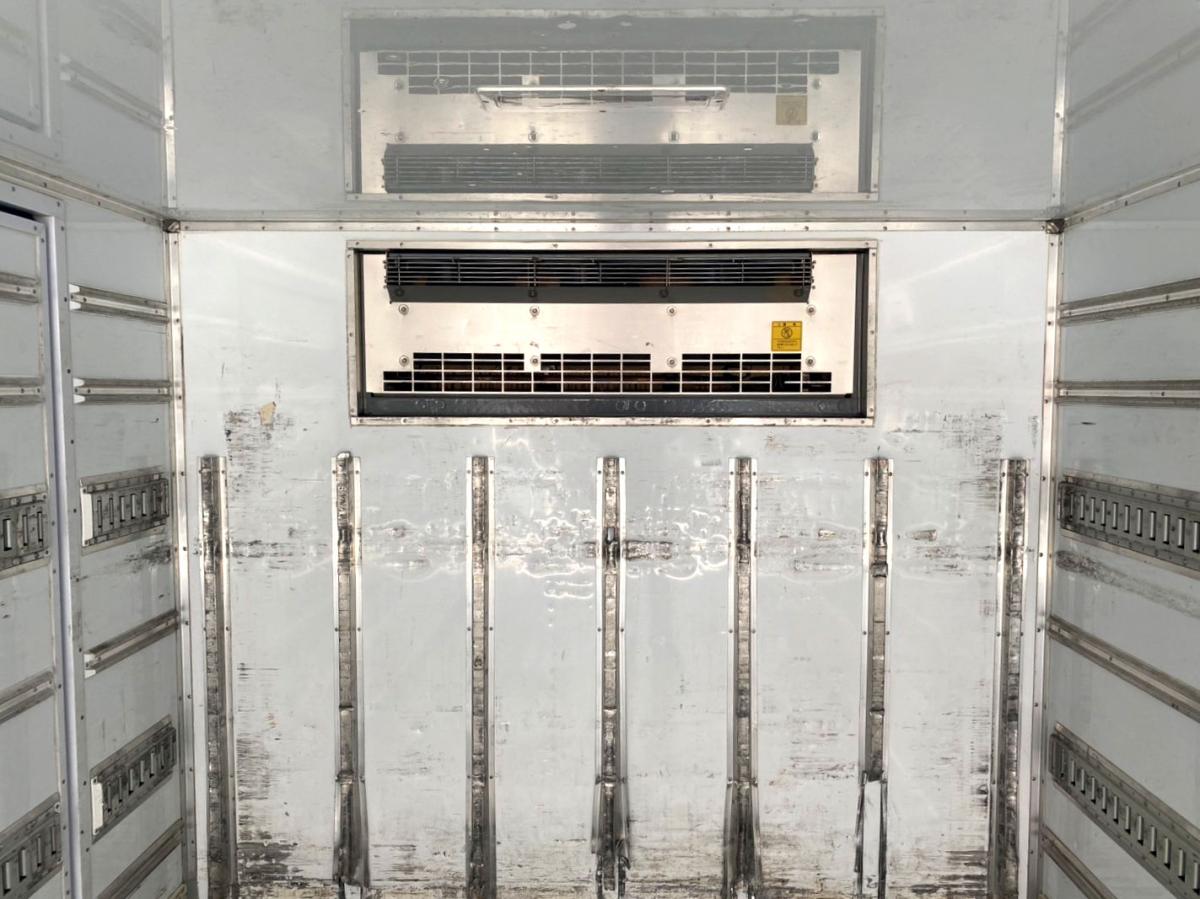 平成29年いすゞフォワード冷凍車格納PG低温設定TKG-FRR90S2|中古トラックの販売・買取・査定のアイナビ