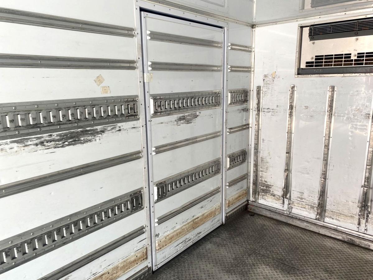 平成29年いすゞフォワード冷凍車格納PG低温設定TKG-FRR90S2|中古トラックの販売・買取・査定のアイナビ