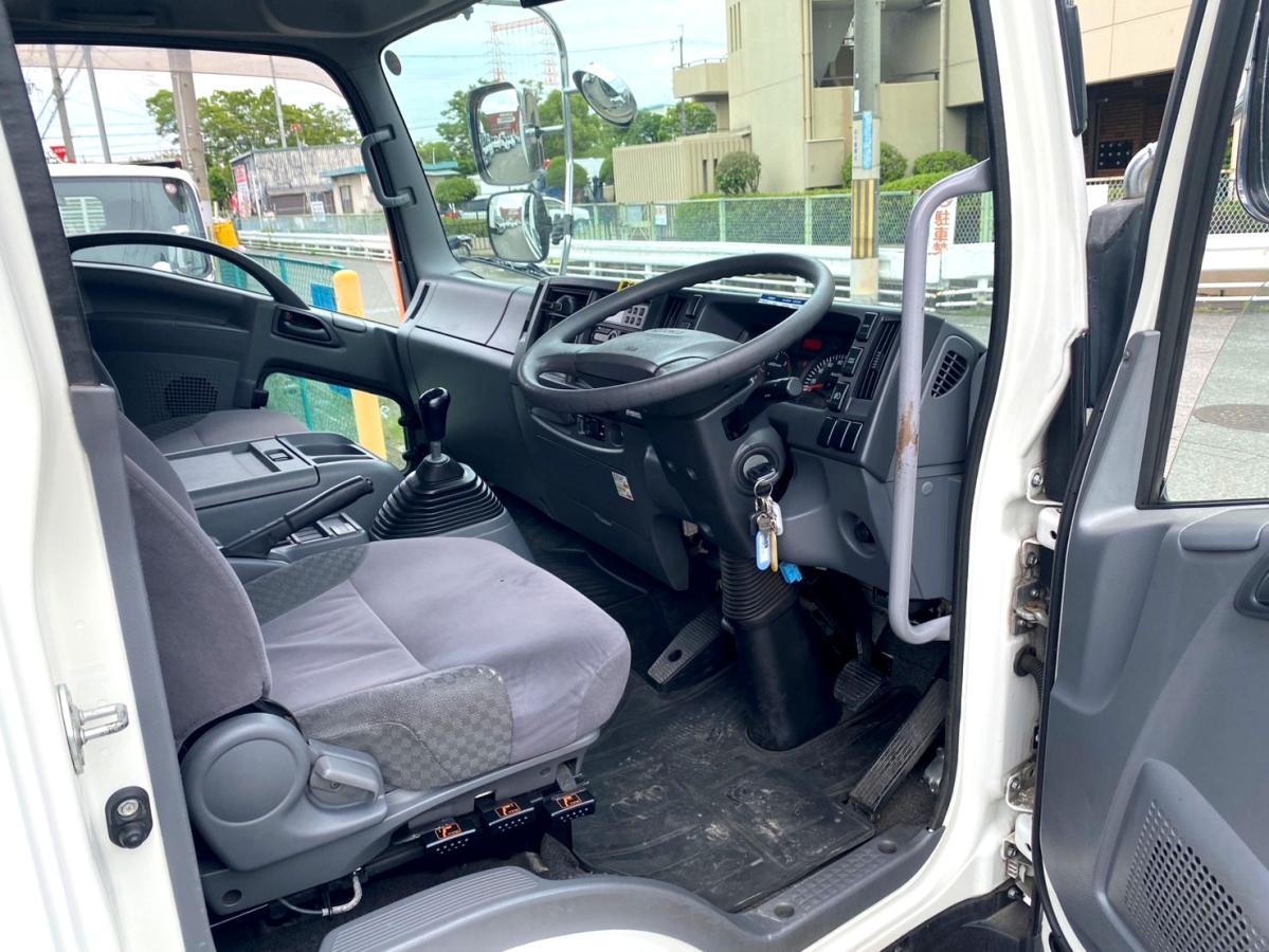 平成29年いすゞフォワード冷凍車格納PG低温設定TKG-FRR90S2|中古トラックの販売・買取・査定のアイナビ