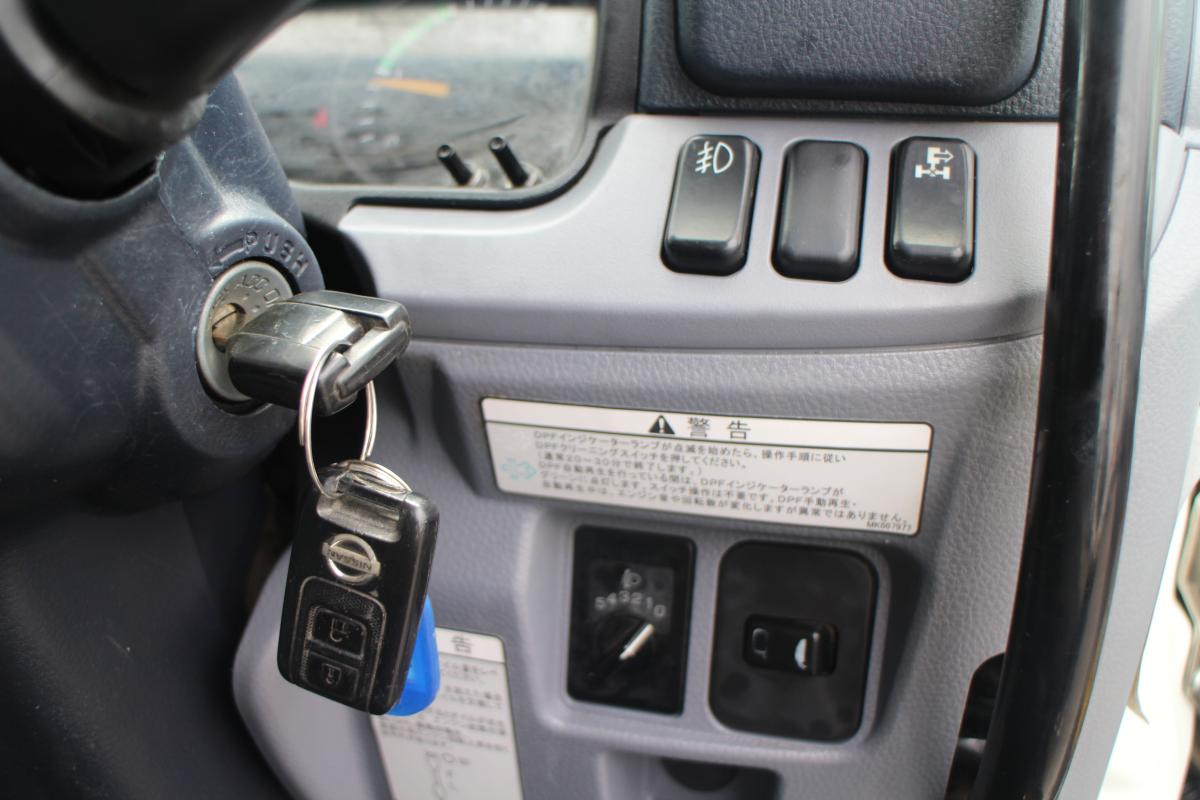 H26 アトラス 2トン ダンプ ETC メッキパーツ|中古トラックの販売・買取・査定のアイナビ