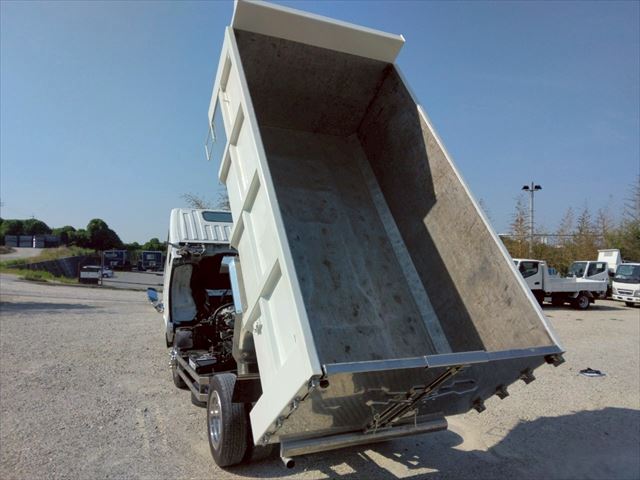 H18年 三菱キャンター2.2t4WD深ダンプ|中古トラックの販売・買取・査定のアイナビ