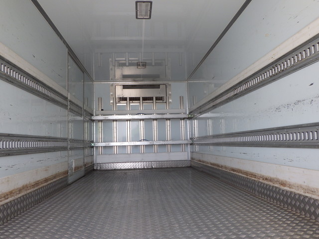 日野2KG-FD2ABA冷凍車4tワイド格納ゲート付|中古トラックの販売・買取・査定のアイナビ