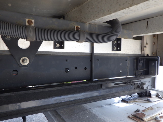 日野2KG-FD2ABA冷凍車4tワイド格納ゲート付|中古トラックの販売・買取・査定のアイナビ