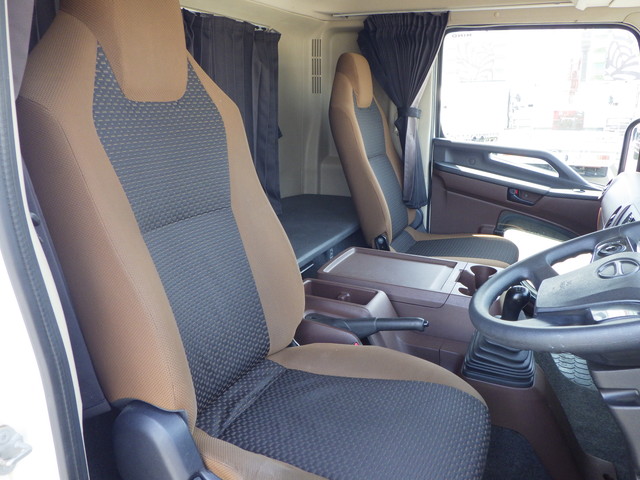 日野2KG-FD2ABA冷凍車4tワイド格納ゲート付|中古トラックの販売・買取・査定のアイナビ