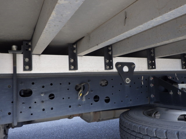 日野2KG-FD2ABA冷凍車4tワイド格納ゲート付|中古トラックの販売・買取・査定のアイナビ