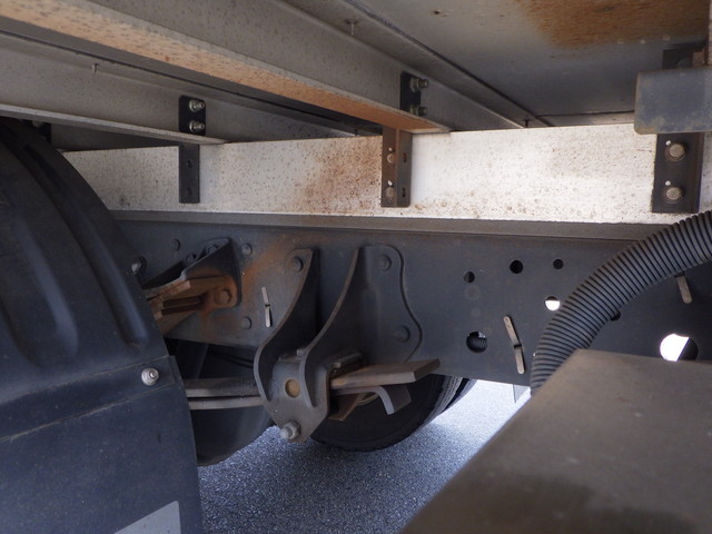 日野2KG-FD2ABA冷凍車4tワイド格納ゲート付|中古トラックの販売・買取・査定のアイナビ