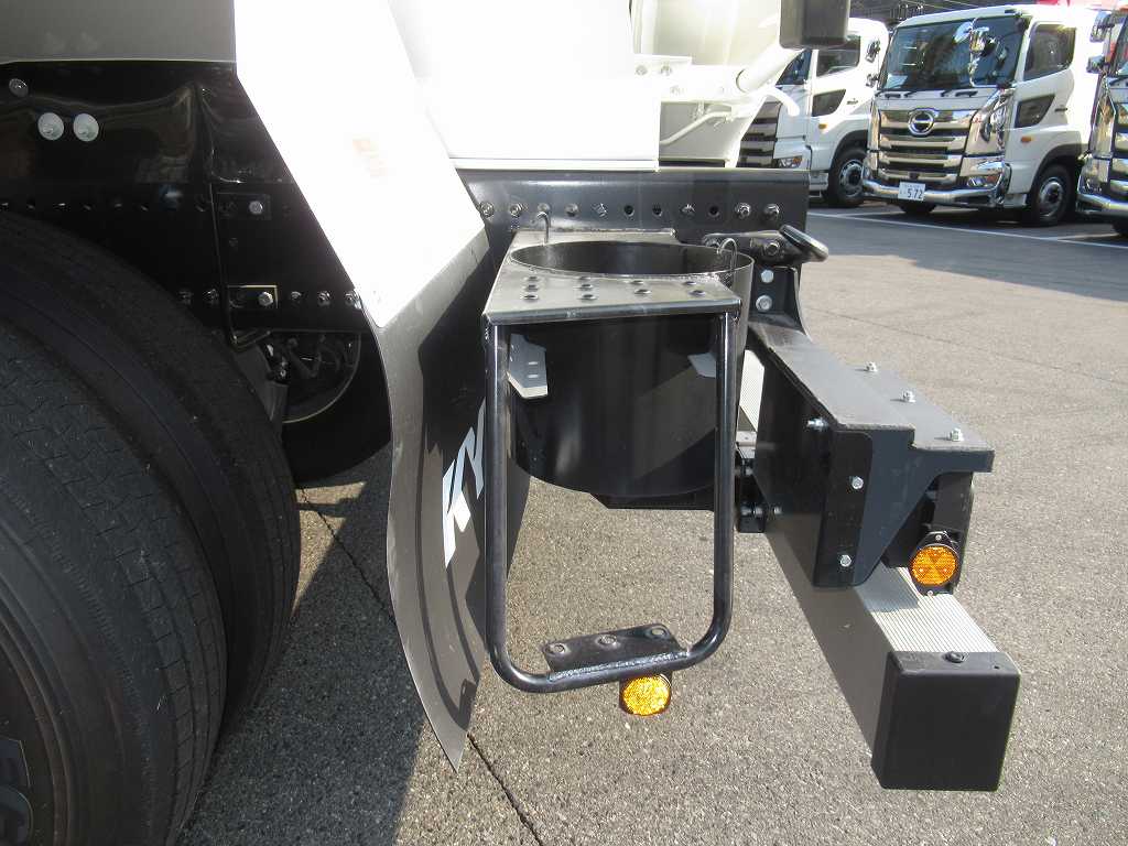 カヤバ ドラム容量8.7立米 電動ホッパーカバー|中古トラックの販売・買取・査定のアイナビ