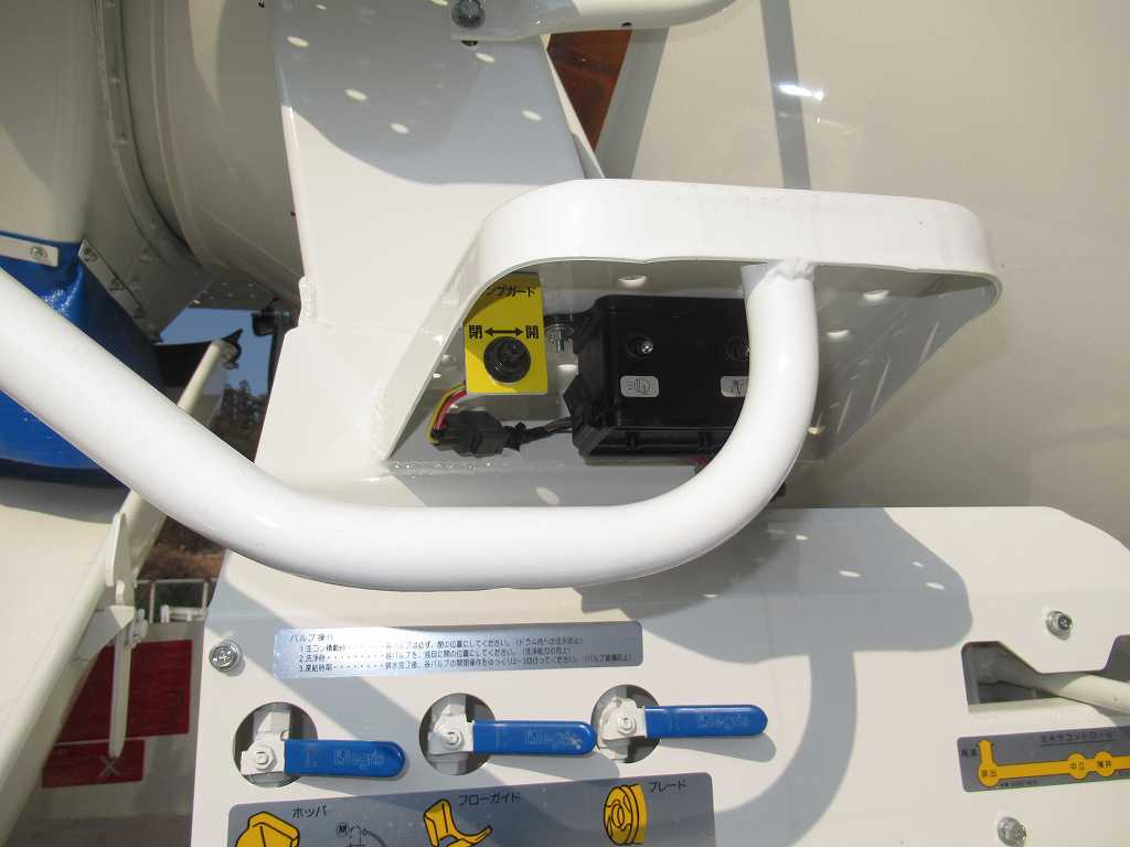 カヤバ ドラム容量8.7立米 電動ホッパーカバー|中古トラックの販売・買取・査定のアイナビ