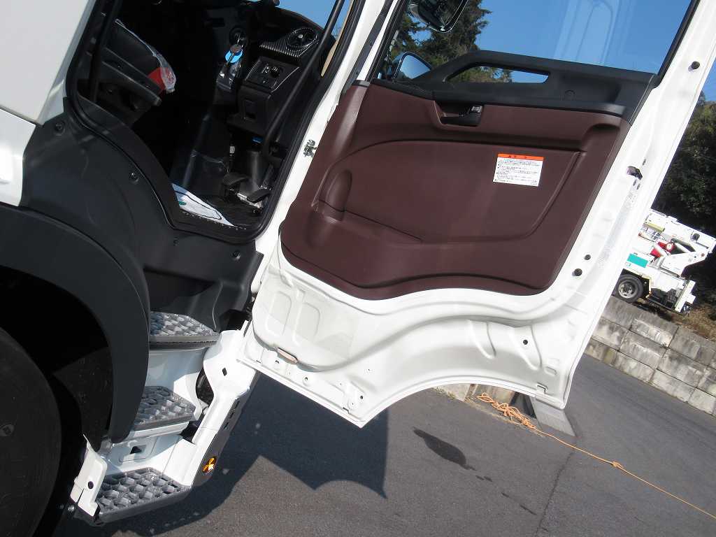 カヤバ ドラム容量8.7立米 電動ホッパーカバー|中古トラックの販売・買取・査定のアイナビ