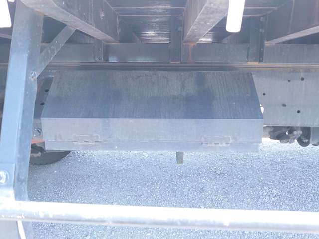 日野自動車レンジャー 4トン平ボディ 210馬力(カタログ値)|中古トラックの販売・買取・査定のアイナビ