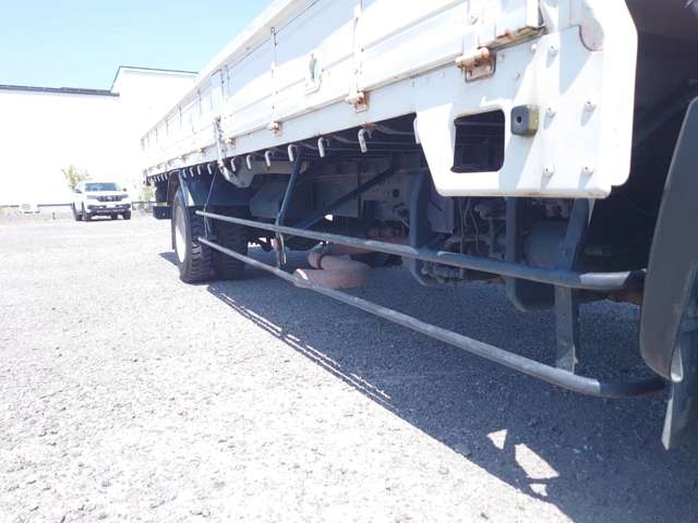 日野自動車レンジャー 4トン平ボディ 210馬力(カタログ値)|中古トラックの販売・買取・査定のアイナビ