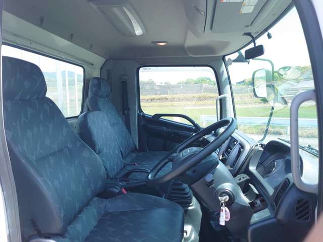 日野自動車レンジャー 4トン平ボディ 210馬力(カタログ値)|中古トラックの販売・買取・査定のアイナビ