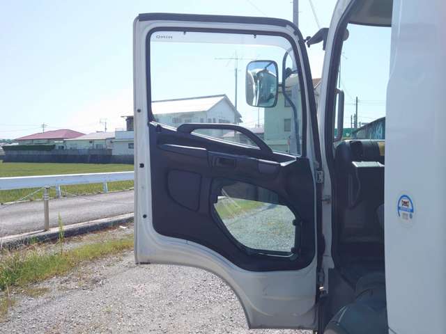 日野自動車レンジャー 4トン平ボディ 210馬力(カタログ値)|中古トラックの販売・買取・査定のアイナビ