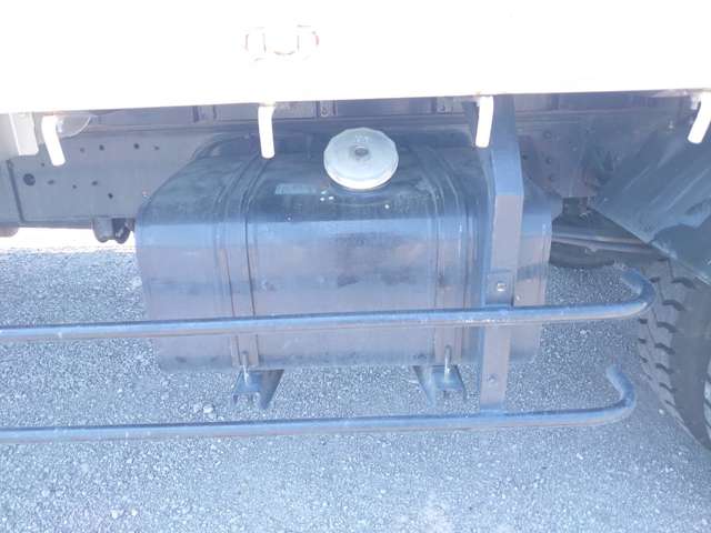 日野自動車レンジャー 4トン平ボディ 210馬力(カタログ値)|中古トラックの販売・買取・査定のアイナビ